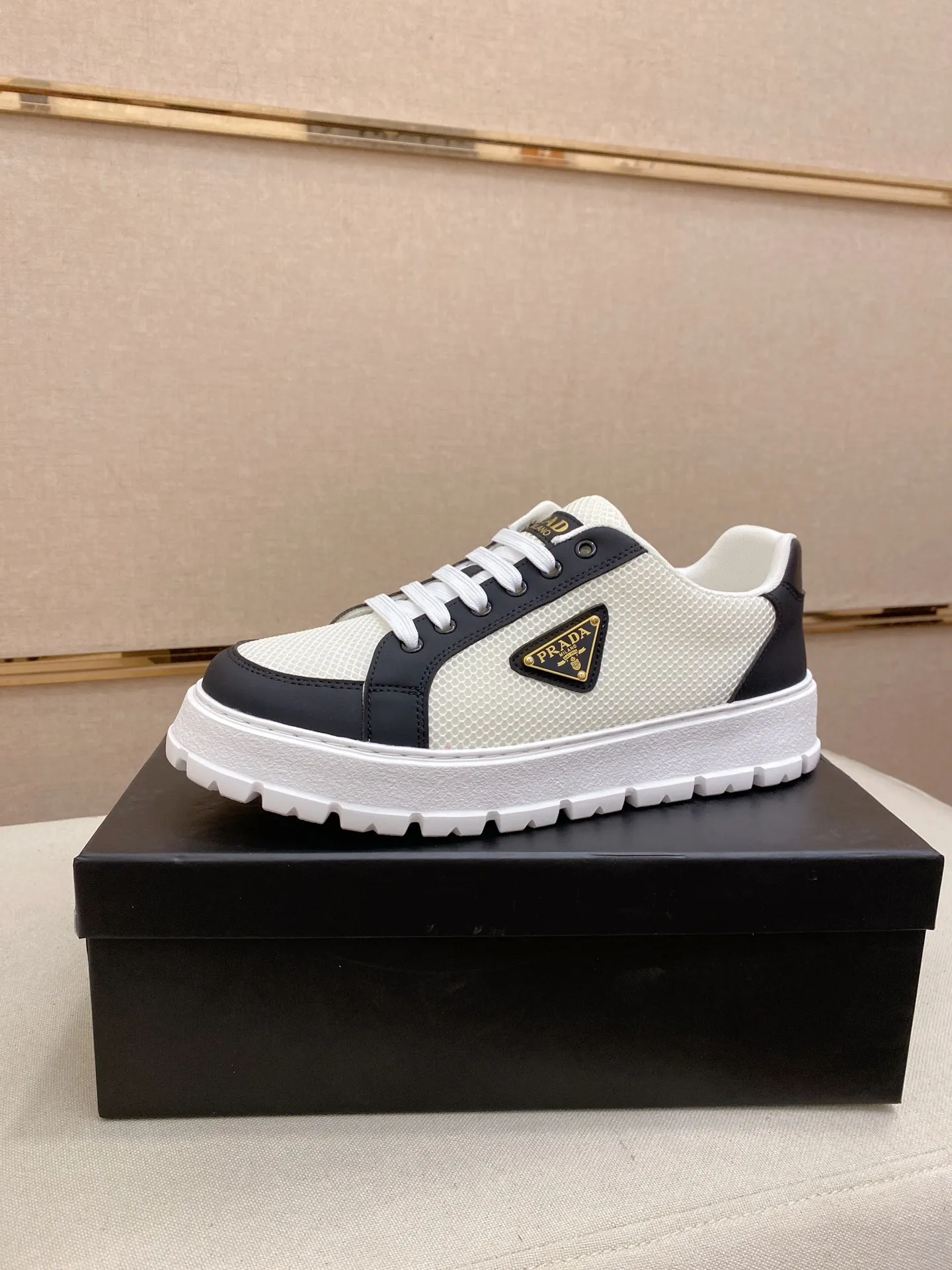 Men's men's shoes💰: 440💰[Prada～Prada] Trendy new styles are on the market. Same style as the official website. Counter quality. Original version. [Strong] [Strong] Imported selected first-layer cowhide. Comfortable and breathable sheepskin lining, fine workmanship, upper layer made of 100% pure cowhide, original last shape, comfortable on the feet, shoe sizes 38 to 44